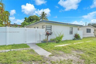 6036 Polk St in Hollywood, FL - Foto de edificio - Building Photo