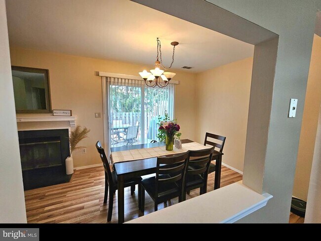 17 Exeter Ct in fieldsboro, NJ - Building Photo - Building Photo