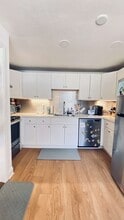 77 Preston St, Unit #2D in Wakefield, MA - Building Photo - Building Photo