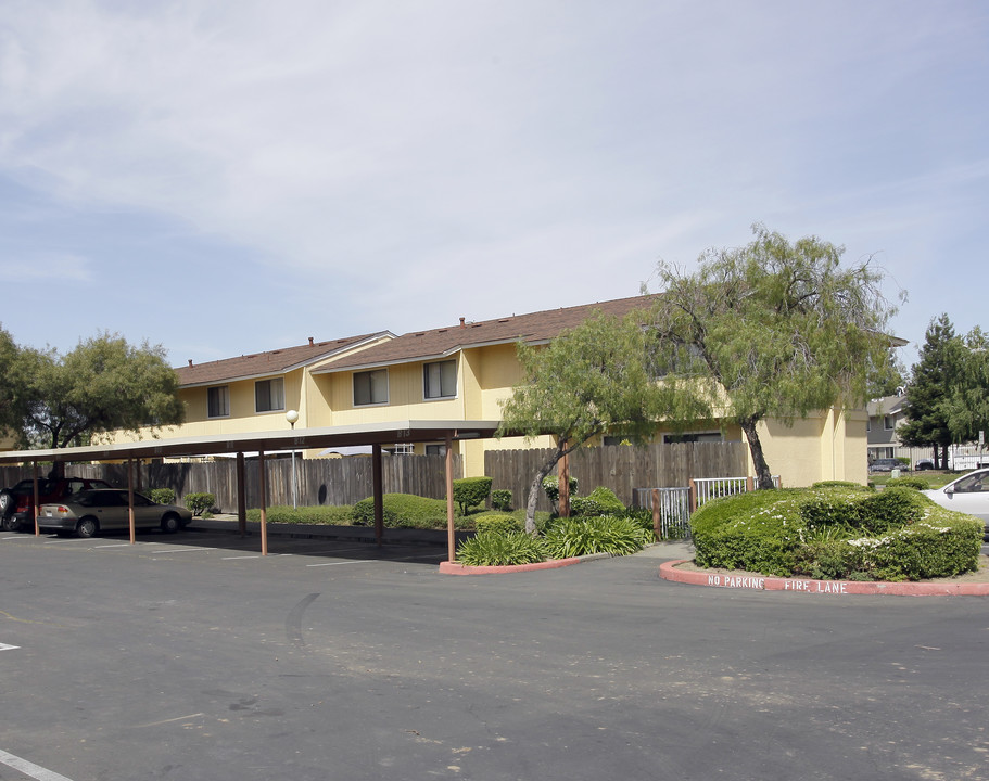 Rockwell Manor Apartments in Fairfield, CA - Foto de edificio