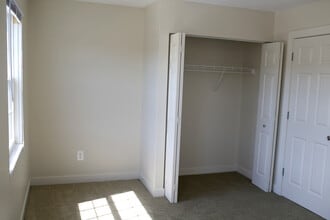 736 Pinckney Ct NW in Comstock Park, MI - Building Photo - Building Photo