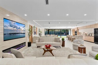 4000 N Circle Dr in Hollywood, FL - Building Photo - Building Photo