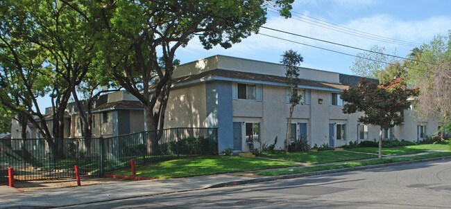 108-120 Painter St in Pasadena, CA - Foto de edificio - Building Photo