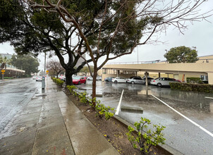 Essex at Central Park in San Mateo, CA - Foto de edificio - Building Photo