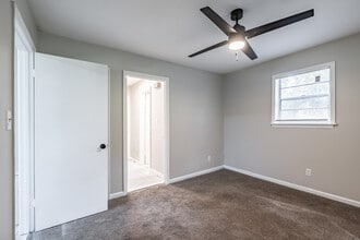 North Pointe Apartments in Griffin, GA - Building Photo - Interior Photo