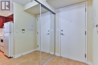 36 Lee Centre Dr in Toronto, ON - Building Photo - Building Photo