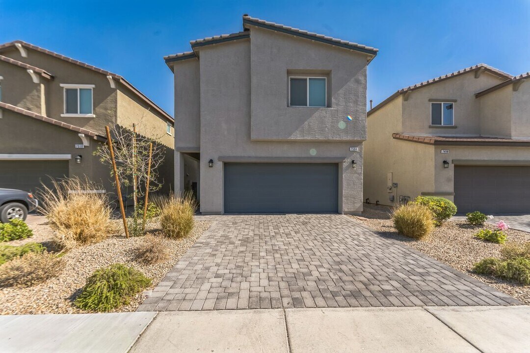 7504 Red Plumeria Ave in Las Vegas, NV - Foto de edificio