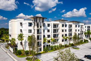 Eleven Eleven Central in Naples, FL - Building Photo