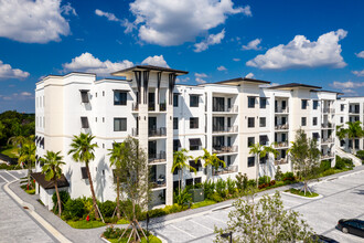 Eleven Eleven Central in Naples, FL - Building Photo - Primary Photo