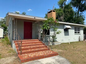 1128 N Vermont Ave in Lakeland, FL - Building Photo
