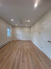11 S Eckar St in Irvington, NY - Foto de edificio - Building Photo