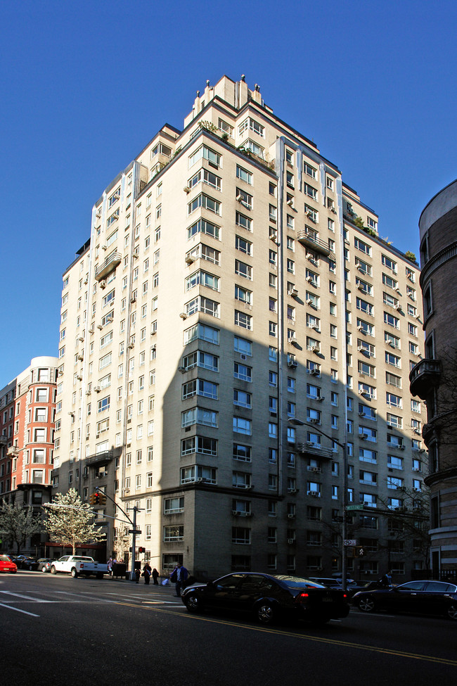 411 West End Ave in New York, NY - Building Photo - Building Photo