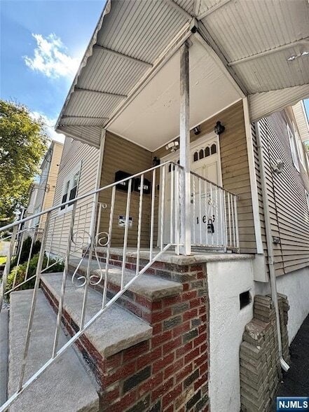 163 Linden Ave, Unit 3rd in Irvington, NJ - Building Photo - Building Photo