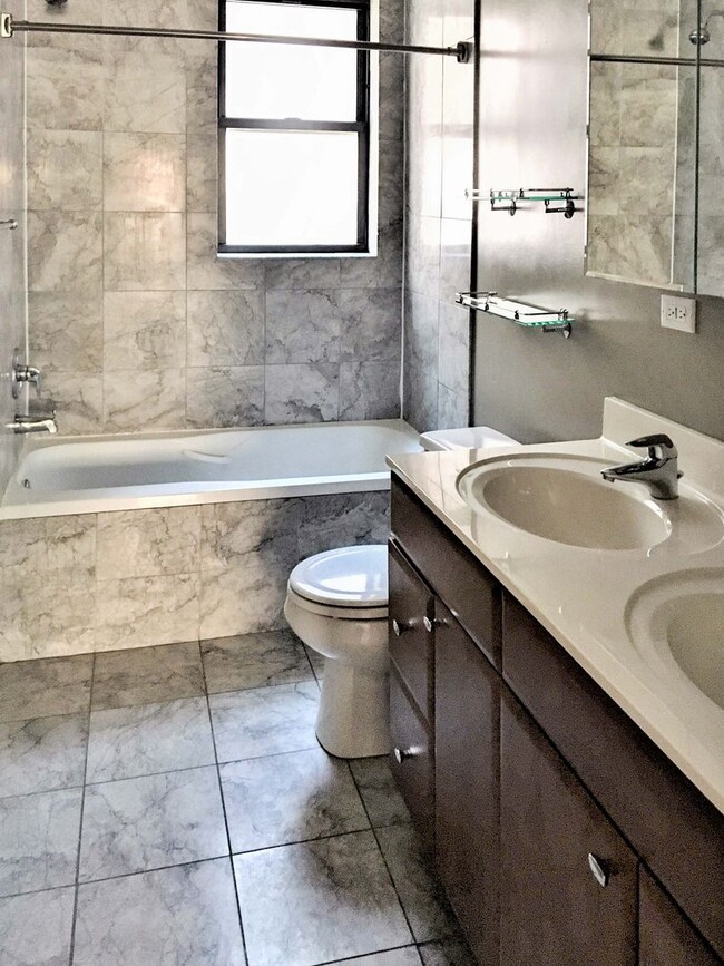 624 W Roscoe St, Unit 2C in Chicago, IL - Building Photo - Building Photo