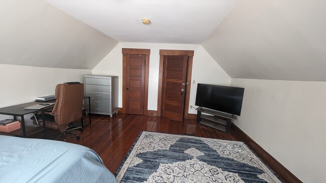 124 Foster St, Unit 3rd Floor in New Haven, CT - Building Photo - Building Photo