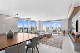 300 Sunny Isles Blvd, Unit # 4-2207 in Sunny Isles Beach, FL - Foto de edificio - Building Photo