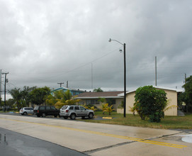 109 SE 9th St in Hallandale Beach, FL - Foto de edificio - Building Photo