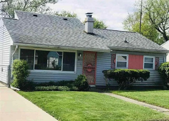 property at 1302 E Downey Ave