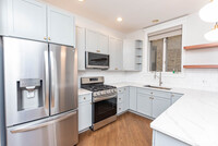 2014 W Augusta Blvd, Unit 1 in Chicago, IL - Building Photo - Building Photo