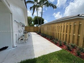 14161 SW 153rd Ave in Miami, FL - Building Photo - Building Photo