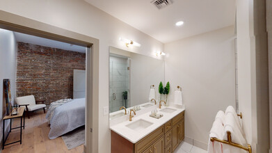 353 Baronne Street in New Orleans, LA - Building Photo - Building Photo
