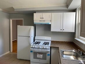 214 William St, Unit 1 in Harrison, NJ - Building Photo - Building Photo
