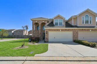 2007 Que Manor Dr in Houston, TX - Building Photo - Building Photo