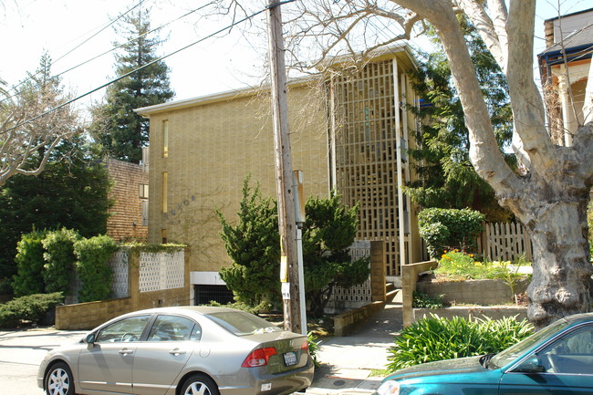 The Luxor Apartments in Berkeley, CA - Building Photo - Building Photo