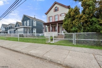 100 Linden St in Passaic, NJ - Building Photo - Building Photo