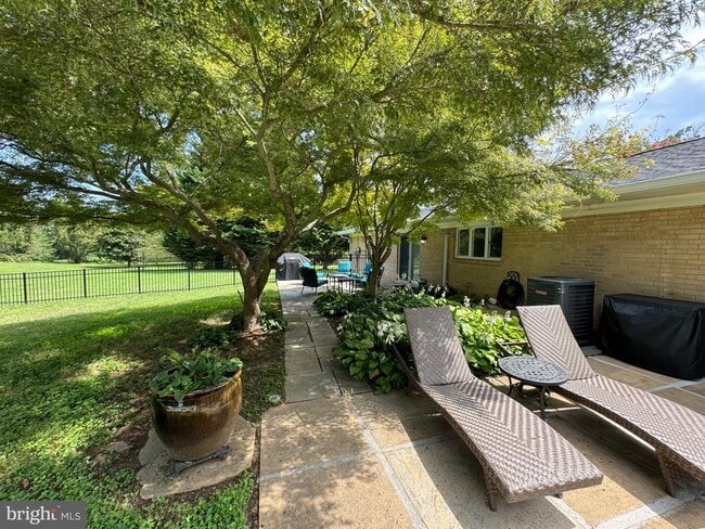 property at 1542 Crowell Rd