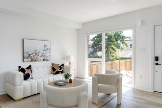 103 Cavell Ave in Toronto, ON - Building Photo - Building Photo