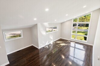 1321 Heatherfield Ln in Glenview, IL - Foto de edificio - Building Photo