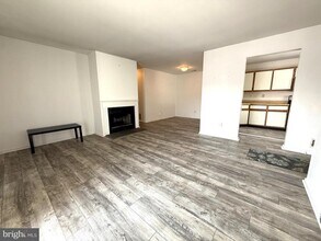 607 Covington Ct in Washington Township, NJ - Building Photo - Building Photo