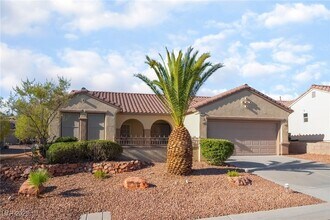 2571 Thatcher Ave in Henderson, NV - Building Photo - Building Photo