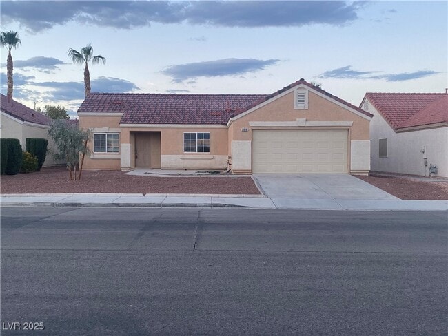 2616 W El Campo Grande Ave
