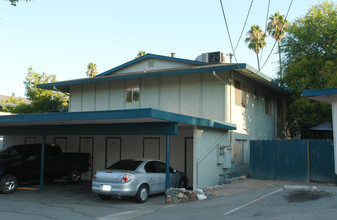 Sierra Garden Apartments in Walnut Creek, CA - Building Photo - Building Photo