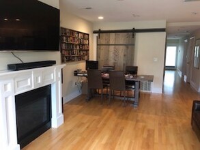 1306 Columbia Rd, Unit 2c in Boston, MA - Building Photo - Building Photo