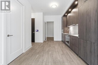 259 The Kingsway in Toronto, ON - Building Photo - Building Photo