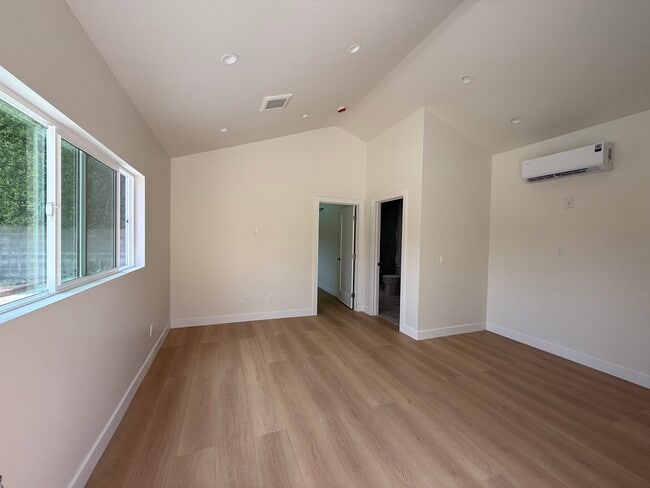 4931 Placidia Ave, Unit 4933