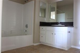 Sunland Gardens in Sun Valley, CA - Building Photo