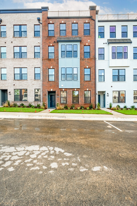 581 Hazel Pl, Unit A in Richmond, VA - Building Photo