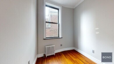 326 E 35th St in New York, NY - Building Photo - Building Photo