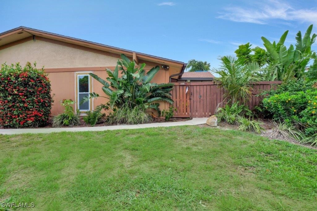 17340 Timber Oak Ln in Ft. Myers, FL - Building Photo