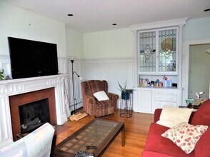 19 University Rd, Unit 3 in Brookline, MA - Building Photo - Building Photo