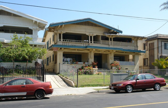 2633 San Marino St in Los Angeles, CA - Building Photo - Building Photo