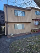 4203 Fox Ln in Poughkeepsie, NY - Building Photo