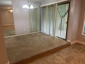 1595 Burnstone Dr in Stone Mountain, GA - Foto de edificio - Building Photo