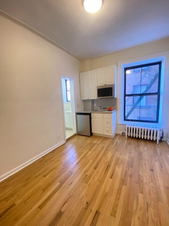 property at 53 W 72nd St