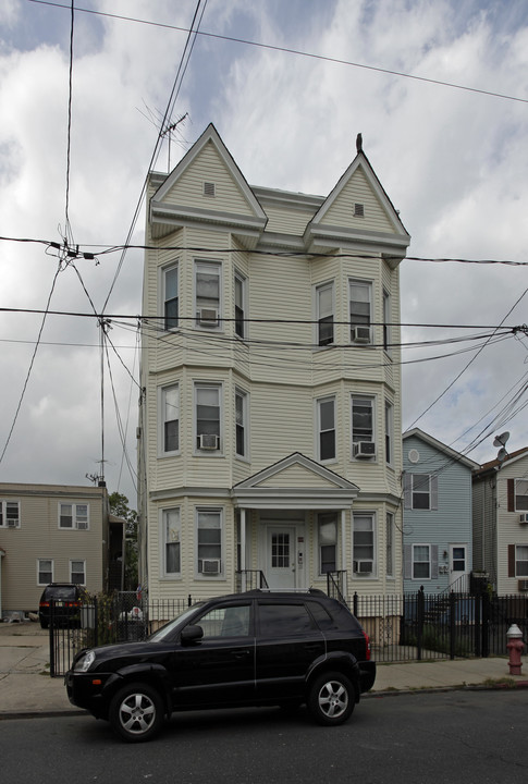 239 Halladay St in Jersey City, NJ - Foto de edificio