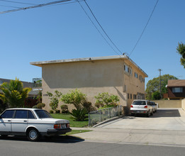 13751 Locust St in Westminster, CA - Foto de edificio - Building Photo